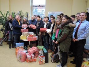 Spende und Geschenke wurden am 19.12.2014 in der Beratungsstelle der Diakonie an der Lutherstr. 18 überreicht.